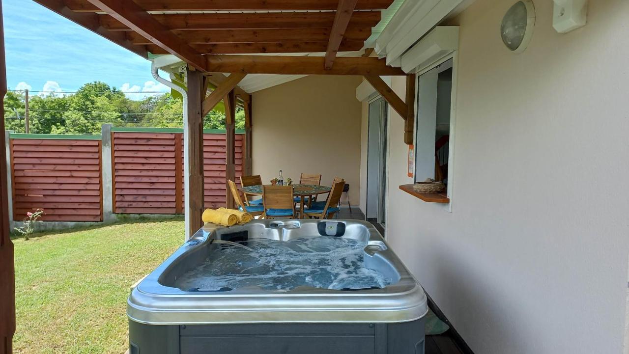 Villa Lovado Avec Jacuzzi Saint-Francois  Kültér fotó